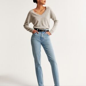 NWT Abercrombie & Fitch The 90's Ultra High Rise 90s Slim Straight Jean 28 / 6R